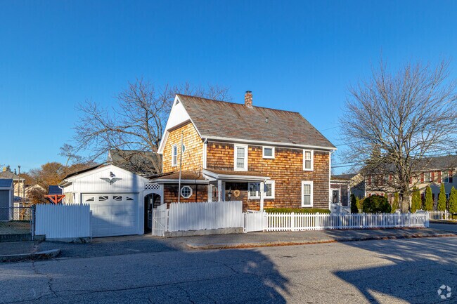 There are many home styles in Bernon District.