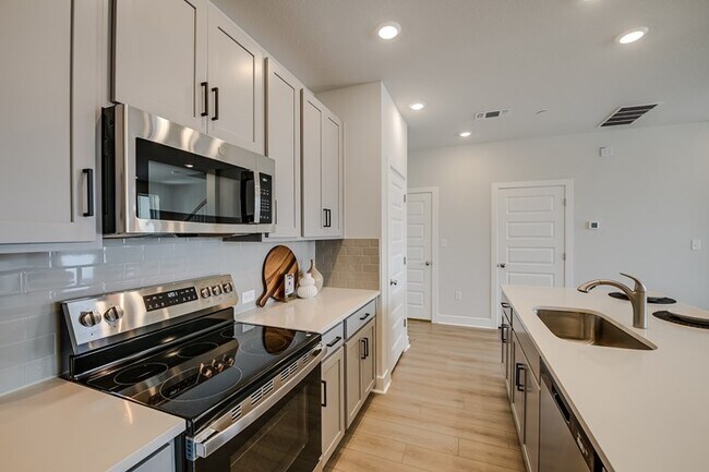 517 Emory Crossing Blvd, Hutto, TX 78634 - photo 5