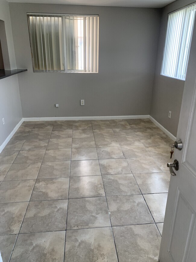 1036 SW 3rd St, Miami, FL 33130 - photo 5