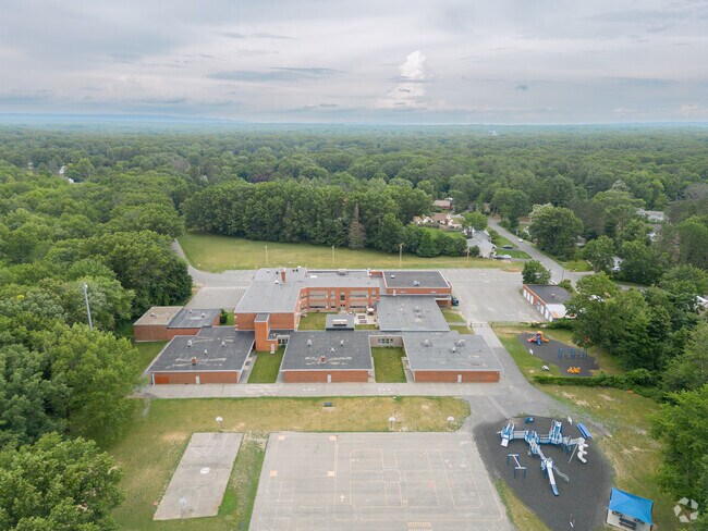 Pashley Elementary School views are spectacular all around.
