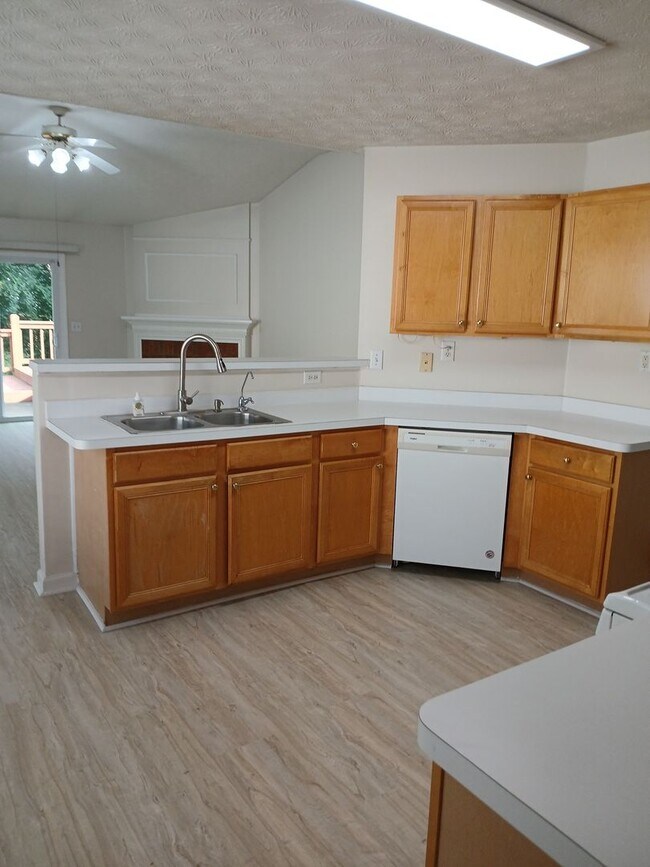 578 Summerbrooke Ct, Suwanee, GA 30024 - photo 2