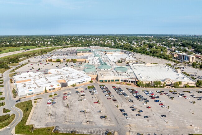 The expansive Coral Ridge Mall is jus minutes away from Galway Hills.