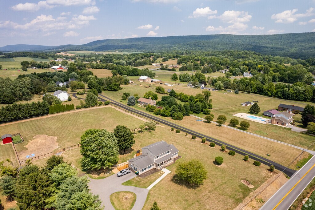 Shining Tree is a private school located in rural Washington County.