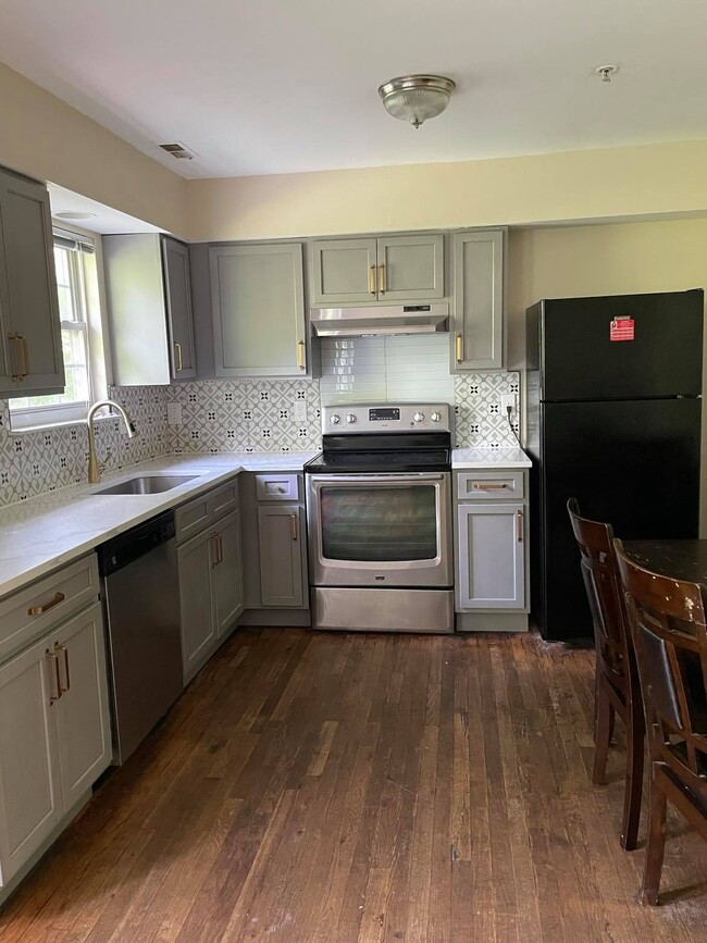 7413 Columbia Ave, College Park, MD 20740