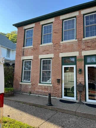 220 N Bench St, Galena, IL 61036