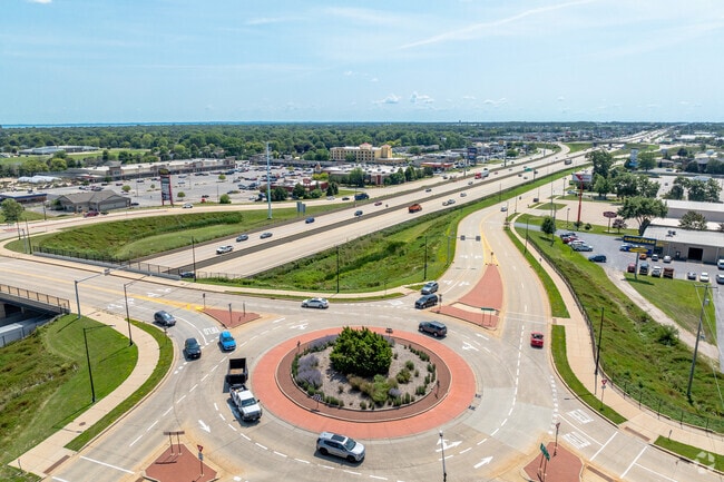 Proximity to I‑41 is a key perk for Sacred Heart residents working outside Oshkosh.