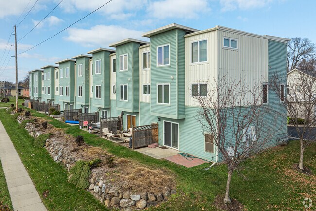 Many newer condos have fenced patios in Bridge-Lakepoint.