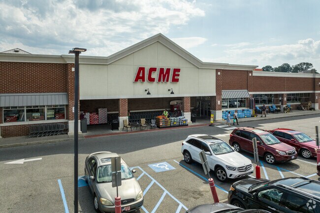 Acme Market in Rosemont provides everyday grocery essentials.