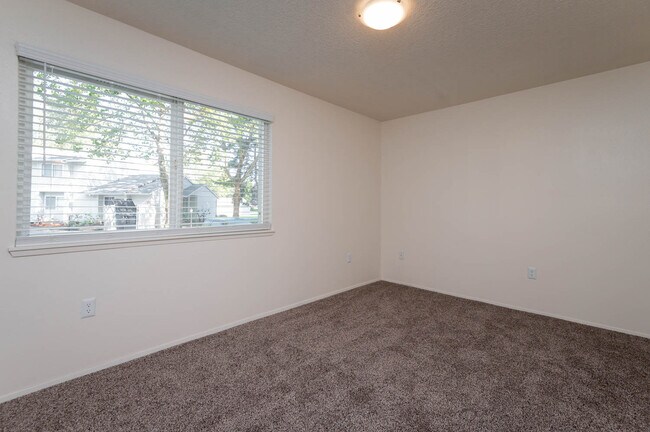Fernwood Court Apartments, Oregon City, OR 97045 - photo 3