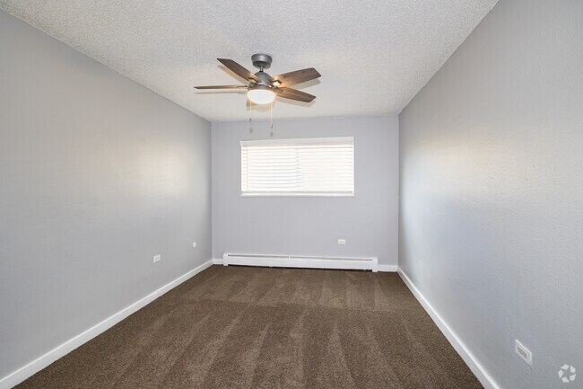 2BR, 1BA - 800SF - Primary Bedroom