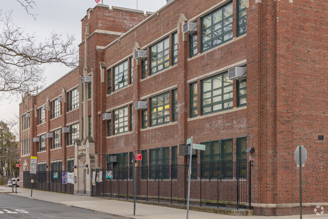 PS 360 is an unzoned school located in St, Albans.