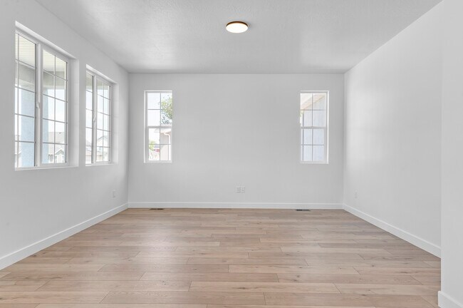 7816 W 2820 S, Magna, UT 84044 - photo 7