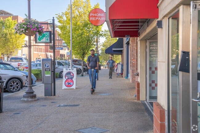 Cary Woods is a walkable and bike friendly neighborhood of Auburn, AL.