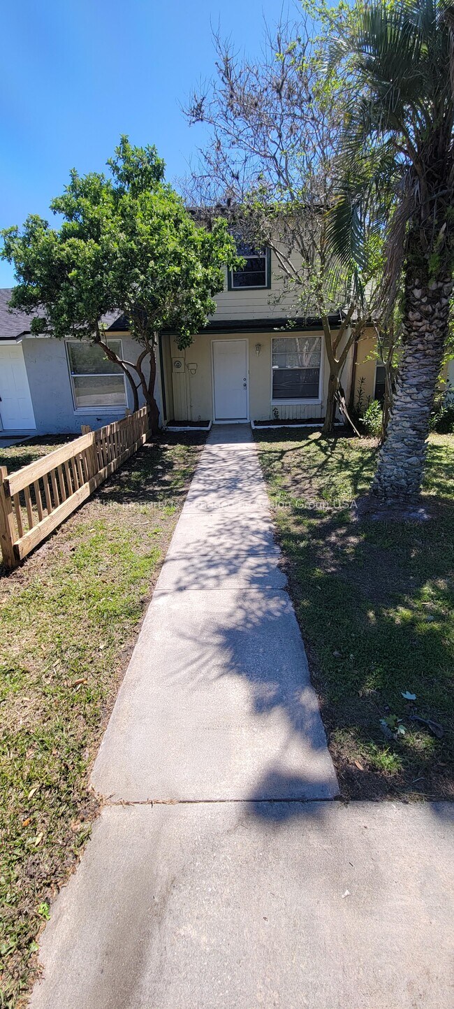 2648 Sunrise Village Dr, Orange Park, FL 32065