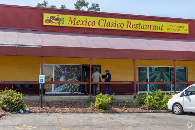 Mexico Clasico offers authentic Mexican dishes and a lively setting near the Rolling Green area.
