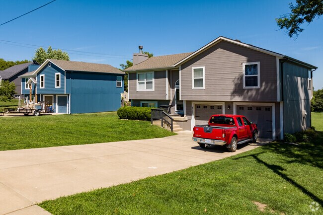 De Soto has many brightly colored homes.