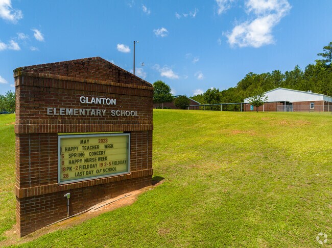 Glanton Elementary School is located at 5725 Hwy 29, Grantville, GA 30220.