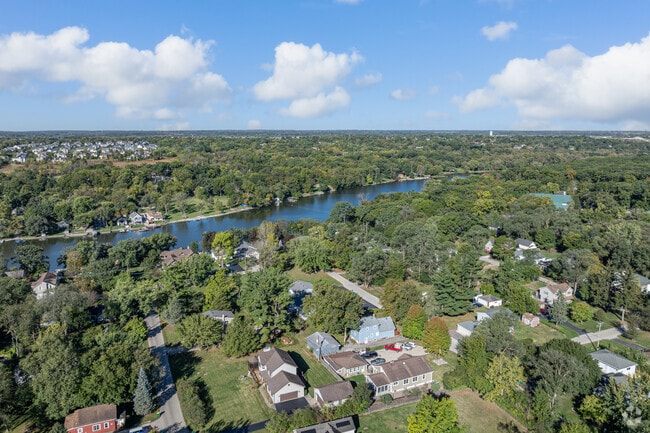 Homes in Fox River Heights feature well manicured lawns with a view of the Fox River.