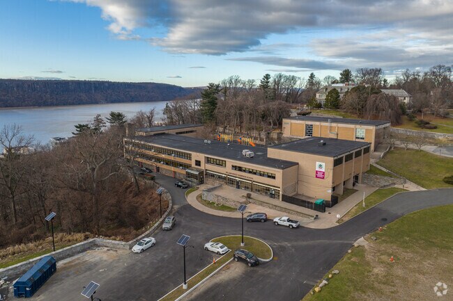 Find the William Boyce Thompson School at 1061 N Broadway, Yonkers, NY 10701.