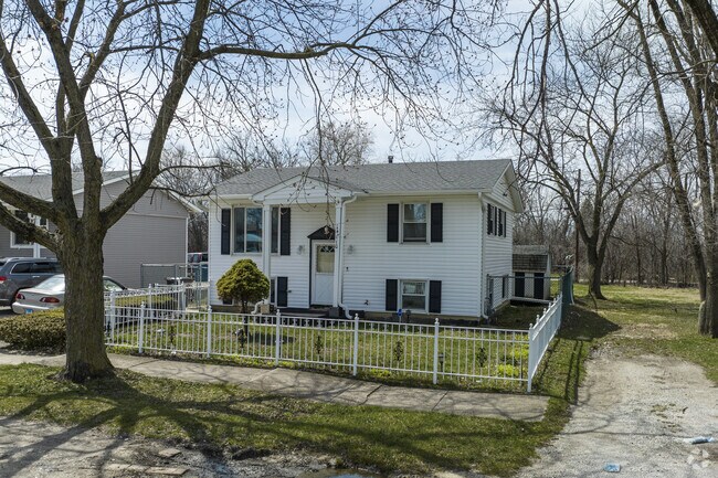 Step back and discover the charm of Colonial Revival homes in Dixmoor, IL
