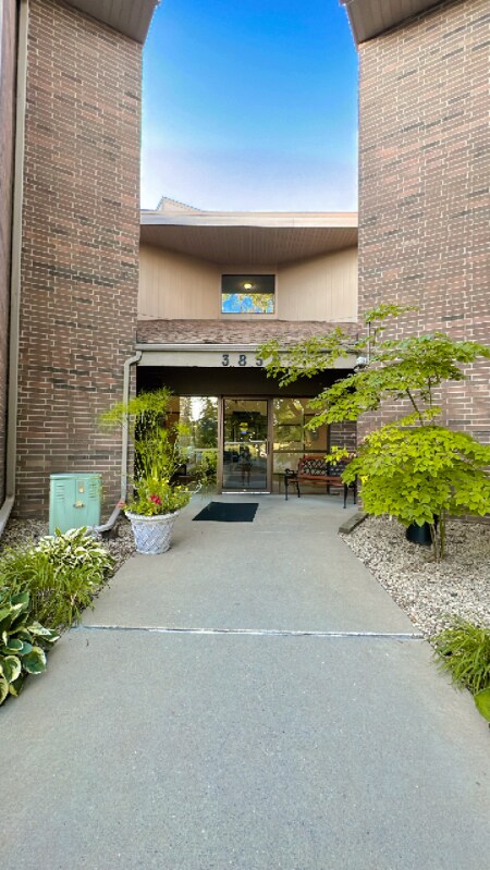 3850 Plymouth Blvd, Minneapolis, MN 55446