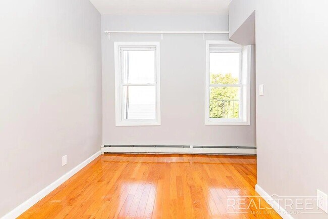 471 Central Ave unit 2R, Brooklyn, NY 11221 - photo 5