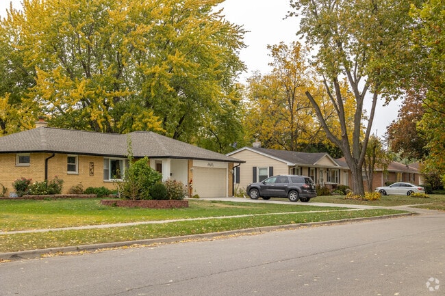 Eagle Heights combines a quiet residential landscape, with the convenience of northern Elgin.