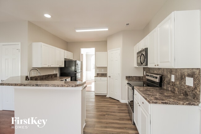 6619 Hawksnest Dr, Charlotte, NC 28269 - photo 6