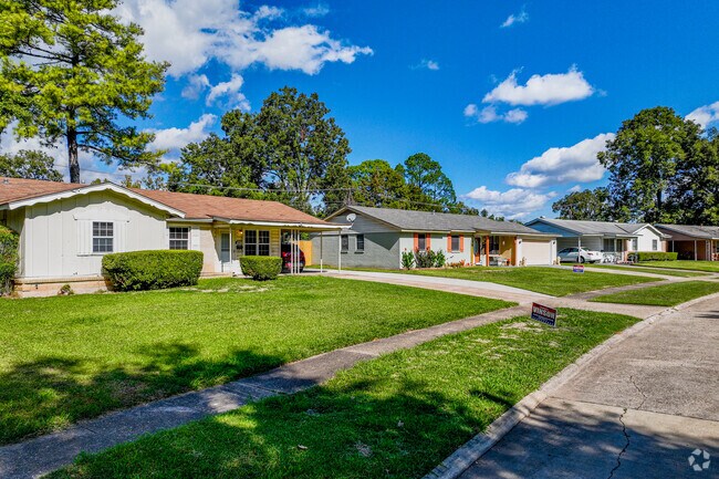 Well-kept ranch homes line the streets of Freestate-North Highlands.