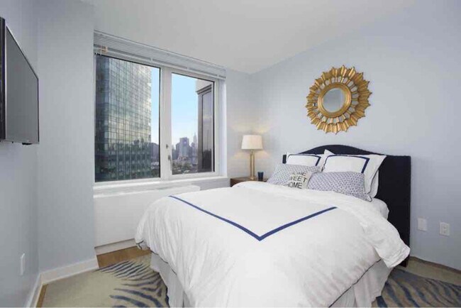 4325 Hunter St, Long Island City, NY 11101 - photo 2