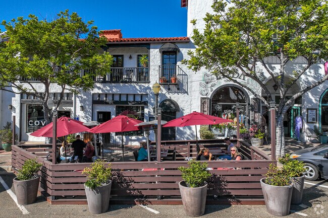 Sit outdoors and enjoy tasty meals in the downtown area of San Clemente City.