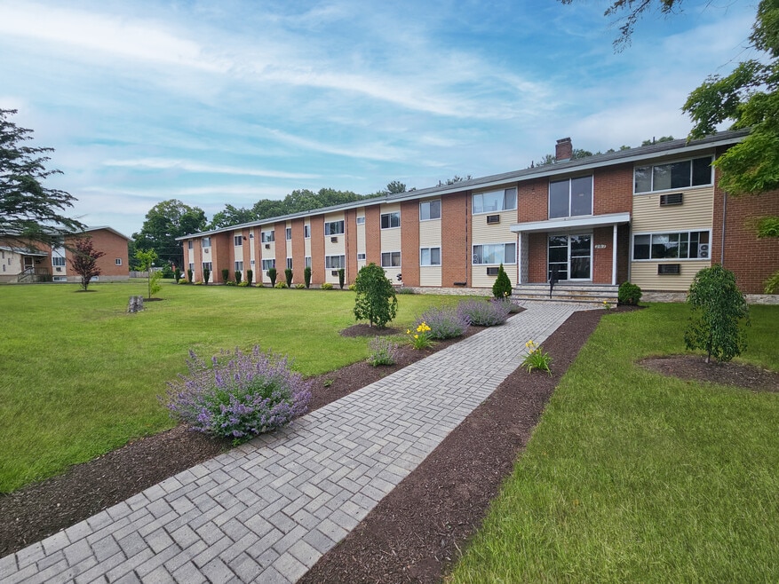 Bradley Court, Windsor Locks, CT 06096 - photo 1