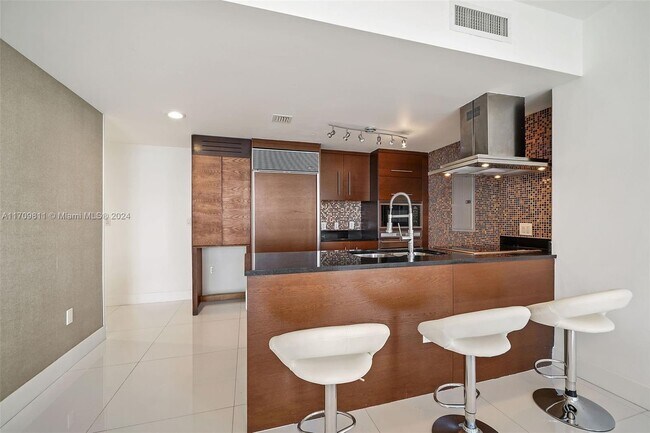 Icon Brickell Tower 2 unit 2603, Miami, FL 33131 - photo 4