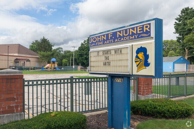 Nuner Fine Arts Academy, near Howard Park-East Bank, has an overall C rating on Niche.com