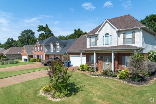 You will find single story as well as 2 story homes in Desoto County.
