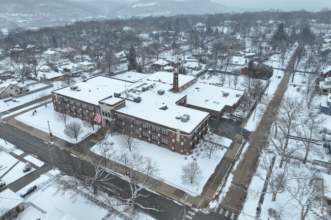 Tenth Street El School serves grades K-6.