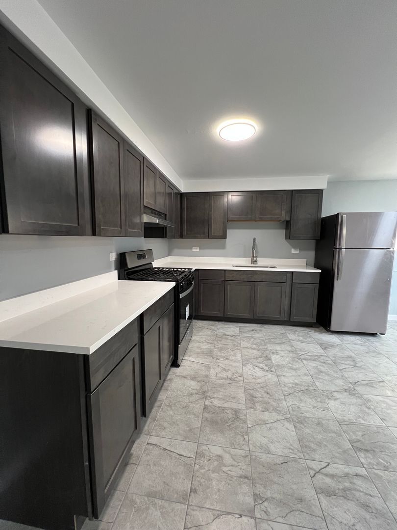 7000 S Cregier Ave, Chicago, IL 60649 - photo 1