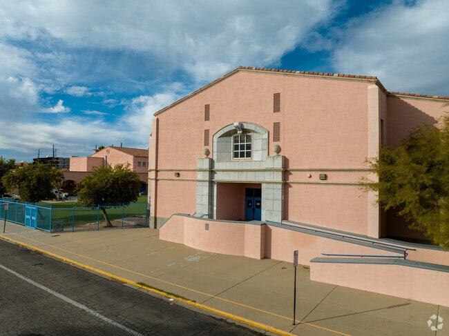 Mansfeld Middle School has 903 students in grades 6-8 with a student-teacher ratio of 17 to 1