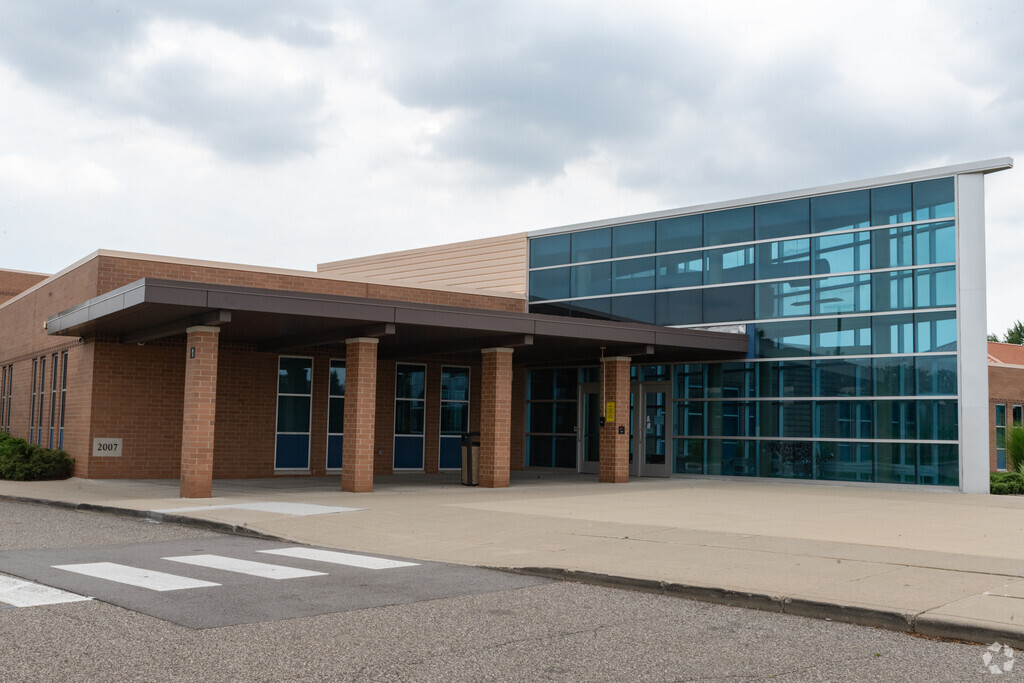 Seneca Middle School, Macomb MI Rankings & Reviews - Homes.com