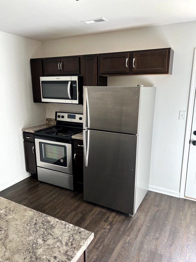 706 Needmore Rd Apartment 2 unit 2, Clarksville, TN 37040 - photo 4