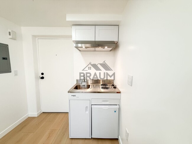 4404 Stern Ave unit 7, Sherman Oaks, CA 91423 - photo 3