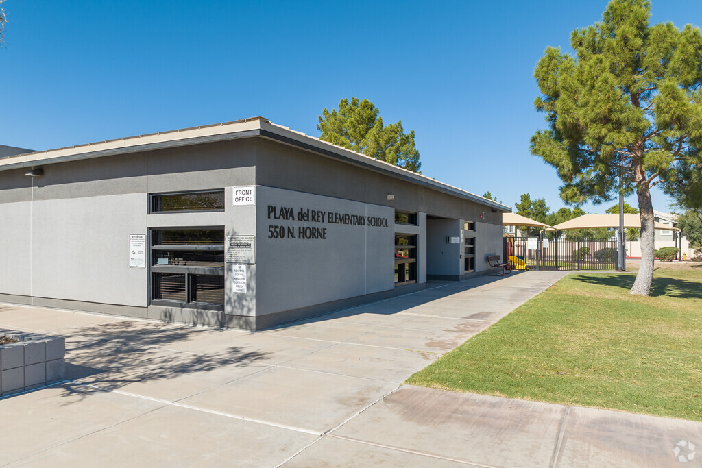 Playa Del Rey Elementary School provides a public education for Northwest Gilbert students.