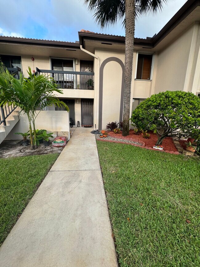 351 Club Cir Unit 103, Boca Raton, FL 33487