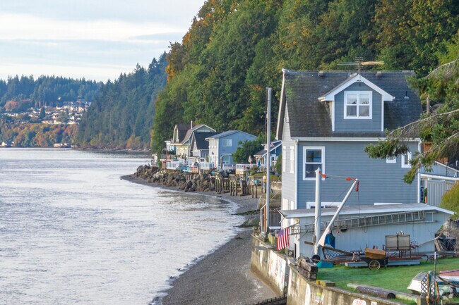 Waterscape of beach bungalows by Sunrise Beach Park.