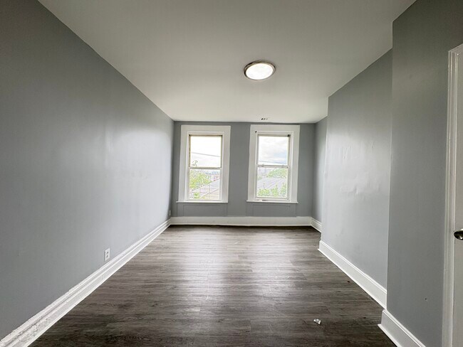 44 4th St 3L