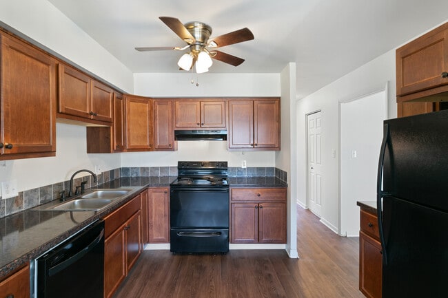 Park Crest Apartments, Jackson, MI 49203 - photo 2