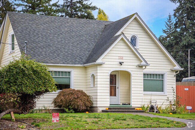 Beautiful Craftsman home in the Milton Neighborhood.