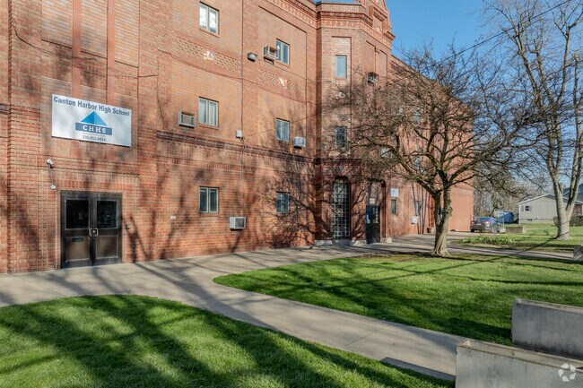 Canton Harbor High School has earned an overall grade of C from Niche.