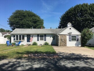 6 Frances Ave, Narragansett, RI 02882