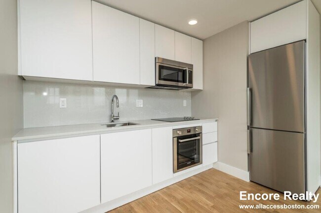 334 Harvard St unit N13, Cambridge, MA 02139 - photo 2